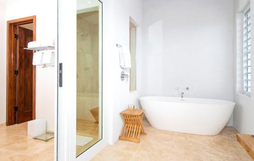 Koupelna v ubytování Sailrock South Caicos - Oceanview Villas & Suites
