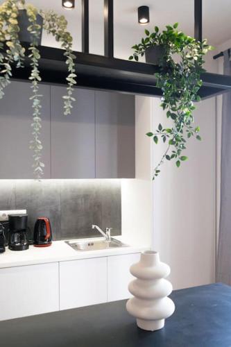 Academy Elegant Apartment #202