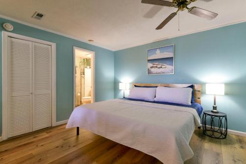 a blue bedroom with a bed and a ceiling fan at Large, private home mins to Silver Dollar City! in Branson West