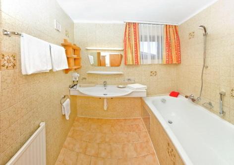 Koupelna v ubytování Hotel Menthof