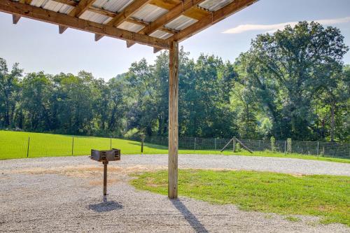 Gambar di galeri bagi Rustic Huntsville Studio ATV Authorized Route di Huntsville