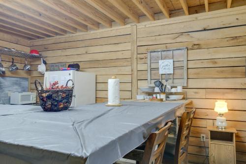 Gambar di galeri bagi Rustic Huntsville Studio ATV Authorized Route di Huntsville