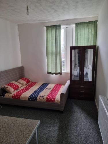 Llit o llits en una habitació de Available room per day