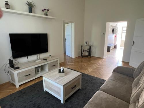 Tamás Apartman 8000 Székesfehérvár, 1 Országzászló tér kép - 3