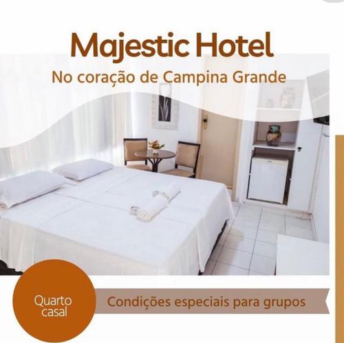 uma fotografia de um quarto de hotel com uma cama em Majestic Hotel em Campina Grande
