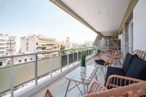 Luxury 4 Bedrooms Apartment Near Flisvos Marina