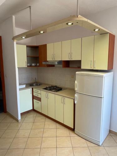 Η κουζίνα ή μικρή κουζίνα στο Apartments Belic with pool