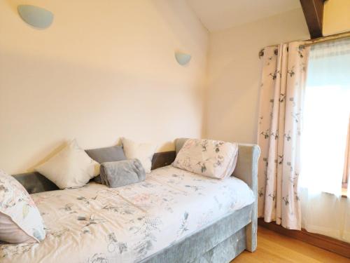 Katil atau katil-katil dalam bilik di The Old Post House - Historic Dartmoor Home