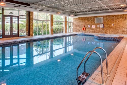 a large swimming pool in a building at Holiday Inn Swindon, an IHG Hotel in Swindon