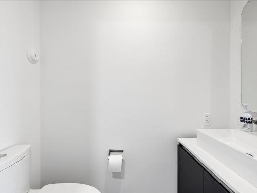 SPECIAL OFFER - Miami 2BR - 1 & Half Bath - Steps to Kaseya Center photo 8