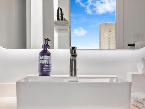 SPECIAL OFFER - Miami 2BR - 1 & Half Bath - Steps to Kaseya Center photo 25