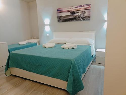 Un pat sau paturi într-o cameră la Le vie del centro