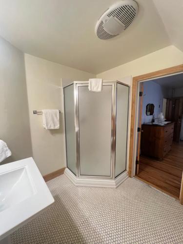 Ένα ή περισσότερα κρεβάτια σε δωμάτιο στο Gable House Bed and Breakfast Inn