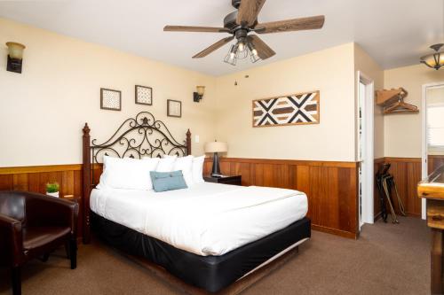 a bedroom with a bed and a ceiling fan at Prescott Pines Inn in Prescott