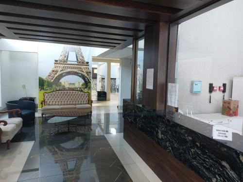 a lobby with a view of the eiffel tower at Flats da Júnia - ótimo beneficio com wifi, ar, tv, frigobar in Lagoa Santa