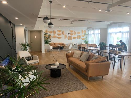 Modern and bright apartment near downtown Ottawa