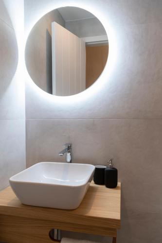 Ένα μπάνιο στο Olivine Paros Villas