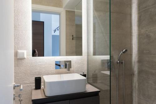 Academy Elegant Apartment #301 / Stunning Terrace