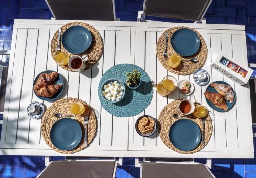 a table with plates of food on it at Le Vele Mondello, villa a due passi dal mare in Mondello
