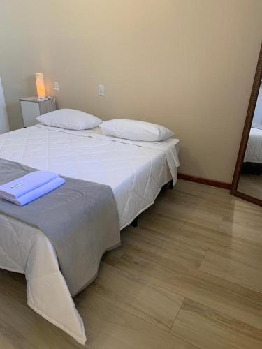 two beds sitting next to each other in a room at Pousada Lazúli in Macaé