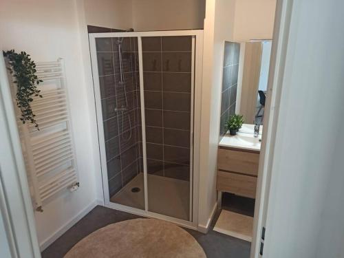 Et badeværelse på Centre ville, Parking, transport en commun au pied de l'immeuble