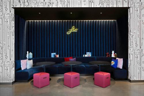 Aloft Kansas City Country Club Plaza Image