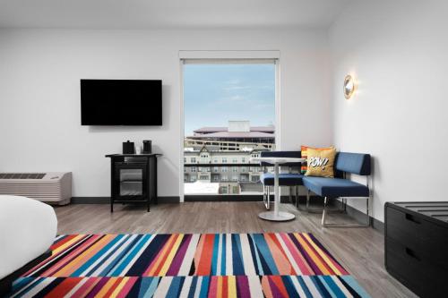 Aloft Kansas City Country Club Plaza Image