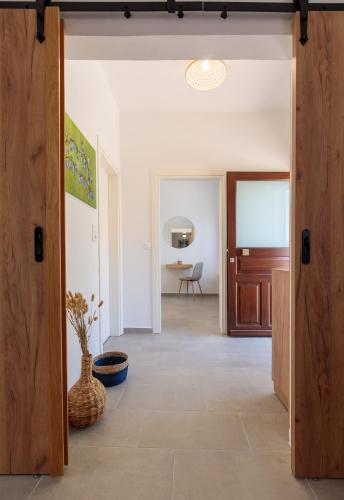 Φωτογραφία από το άλμπουμ του Bluebell House Halki στη Χάλκη