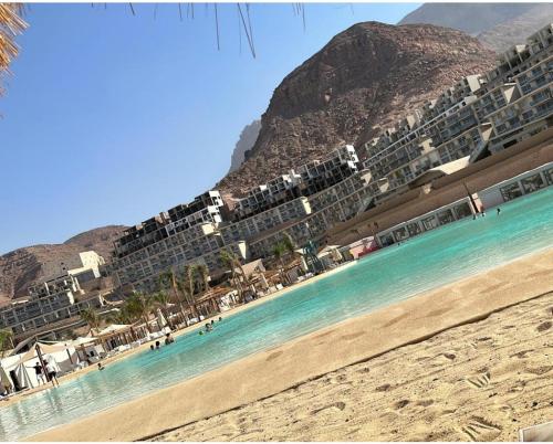 a beach with a group of buildings and a mountain at Il monte galala -Ain El Sokhna in Ain Sokhna