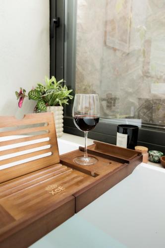 a glass of red wine sitting on a window sill at Casa de lujo, hasta con cine privado in San Miguel de Allende
