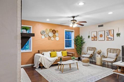 a living room with a couch and a ceiling fan at Cozy Buckhead Suite - great area, free easy parking, near shops and restaurants in Atlanta