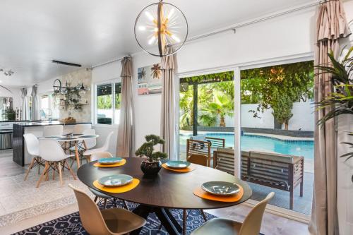 Πισίνα στο ή κοντά στο BEST LOCATION HOME w POOL - LV Convention & 3 mi STRIP & Fremont