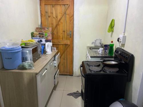 A kitchen or kitchenette at Mary's Crip