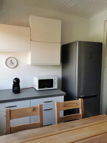 Cuisine ou kitchenette dans l'établissement Ti'bakoua à Sainte-luce Plage et piscine