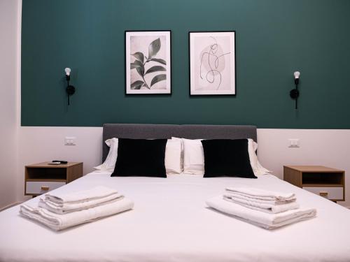 Postel nebo postele na pokoji v ubytování Moor Assarotti Suites - Genova City Center