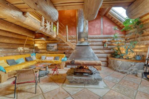 Χώρος καθιστικού στο Chalet au bord d'un étang privé, Massif du Sancy