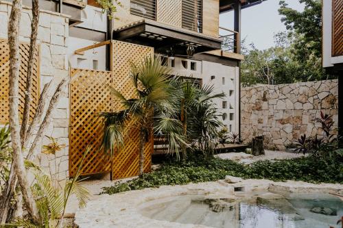 Κήπος έξω από το Luxury treehouse Tulum jungle /Casa Danzantes