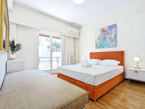 Athens Divas Velvet Gold