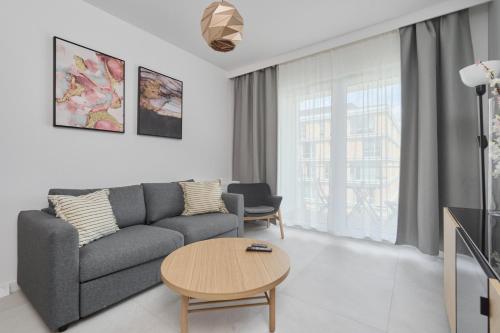 Foto Lwowska Apartment by the Malta Lake with Parking by Renters Prestige 1