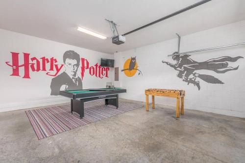 a room with a ping pong table and a mural at Luxury 6 BR 6 Bath @Encore Resort Pool Spa Grill. in Orlando