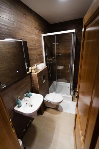 Ένα μπάνιο στο Mini Hotel RiverLux Apartments