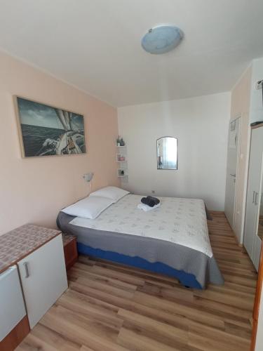 Rooms with a parking space Baska, Krk - 21617
