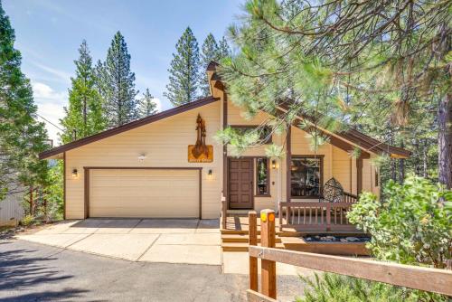 Peaceful Starry Pines Cabin with Deck and Views!