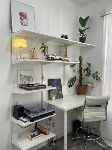 Gambar di galeri bagi Cozy Private studio in Bushwick di Brooklyn