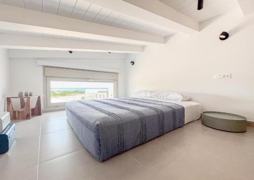 Кровать или кровати в номере Alykes Beachside Stylish Villas with Private Pool South Rhodes