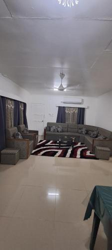 een woonkamer met een groot bed en een bank bij ABM Court Apartments in Nadi