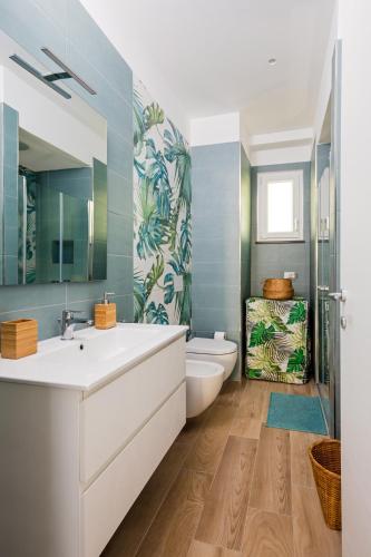 a bathroom with a sink and a tub and a toilet at Zagara 139 in Ischia Town