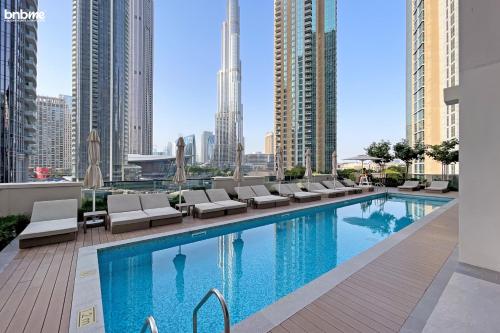 bnbme - Luxury 1BR Apt w Burj Khalifa Views Pool Gym & Prime Location Near Dubai Mall photo 2