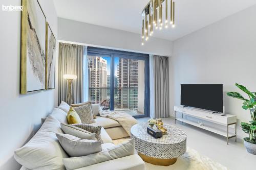 bnbme - Luxury 1BR Apt w Burj Khalifa Views Pool Gym & Prime Location Near Dubai Mall photo 3