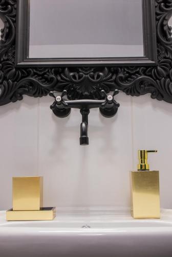 two boxes on a shelf with a mirror on a wall at Apartament Pasaż in Giżycko